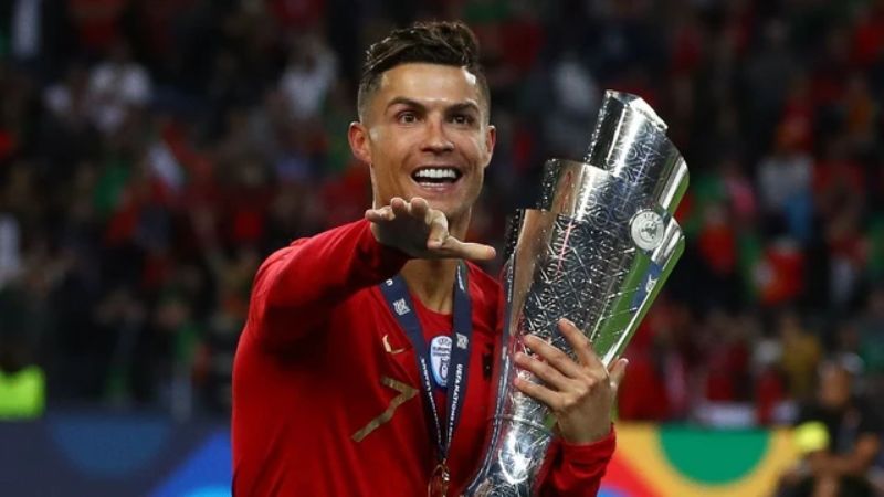 Khám phá Cristiano Ronaldo tiền đạo cánh xuất sắc nhất Euro